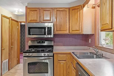 14 Seconset St, Worcester, MA 01602 photo 29