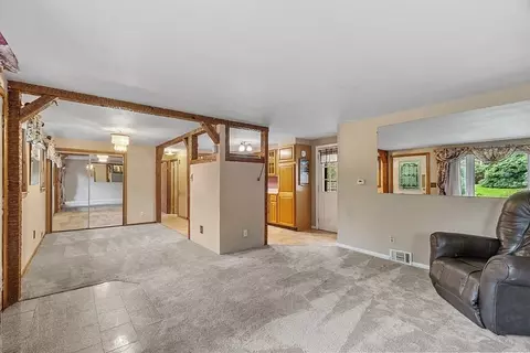 14 Seconset St, Worcester, MA 01602 photo 19