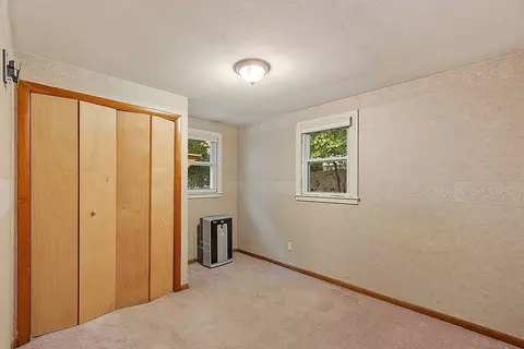 14 Seconset St, Worcester, MA 01602 photo 32