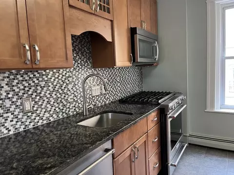 4 Chatham Pl #4, Worcester, MA 01609