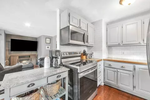 5 Oak Tree Ln, Webster, MA 01570 photo 9