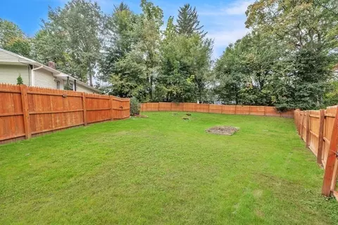 5 Oak Tree Ln, Webster, MA 01570 photo 4