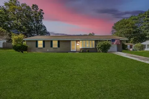 204 Southfield Dr, Brockton, MA 02302