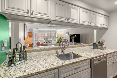 148 Main St #S429, North Andover, MA 01845