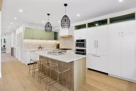144 Linden St #A, Wellesley, MA 02482
