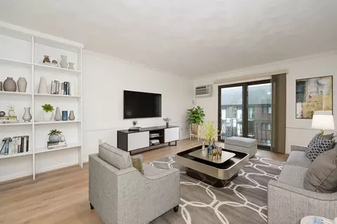 59 Highland Glen Dr #331, Randolph, MA 02368