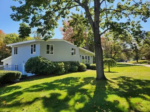 6 Carriage Ln, Winchester, MA 01890