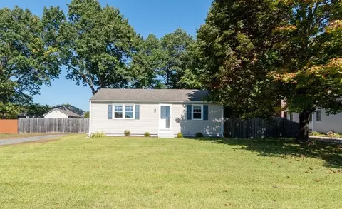 41 White Birch Dr, Springfield, MA 01119