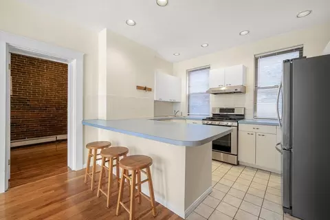 15 Thacher St #2, Boston, MA 02113