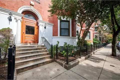 111 Gainsborough St #204, Boston, MA 02115