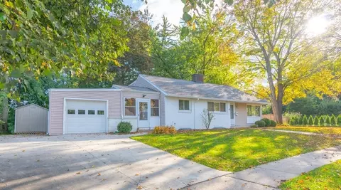 44 George St, Holyoke, MA 01040