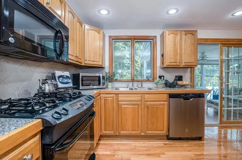 47 Clisby Ave, Dedham, MA 02026 photo 4