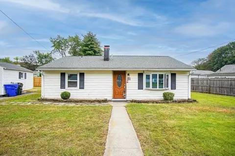 81 Pembroke Cir, Springfield, MA 01104