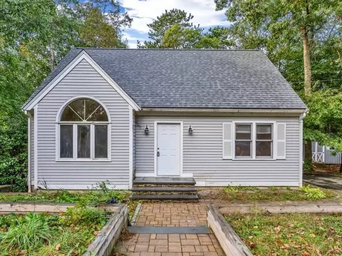 134 Algonquin Ave, Mashpee, MA 02649
