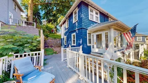 558 Ashmont St, Boston, MA 02122
