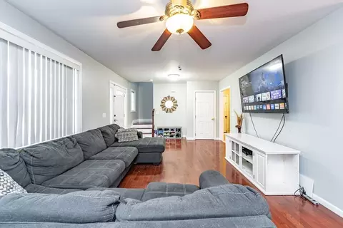 16 Hickox St, Springfield, MA 01104 photo 8
