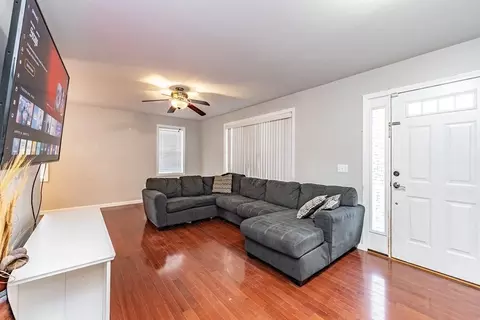 16 Hickox St, Springfield, MA 01104 photo 6