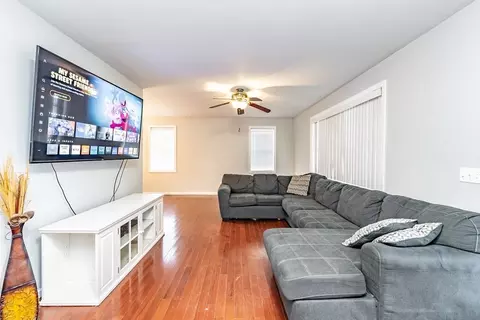 16 Hickox St, Springfield, MA 01104 photo 3