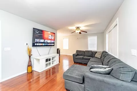 16 Hickox St, Springfield, MA 01104 photo 2