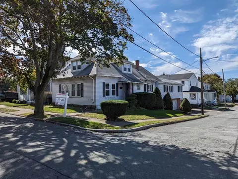 4 Palmer Ave, Peabody, MA 01960