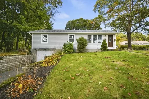 26 Westwood Rd, Webster, MA 01570