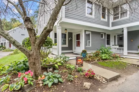 7 Oak Ct #7, Rockland, MA 02370