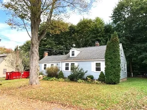 7 Lois St, Hamilton, MA 01982