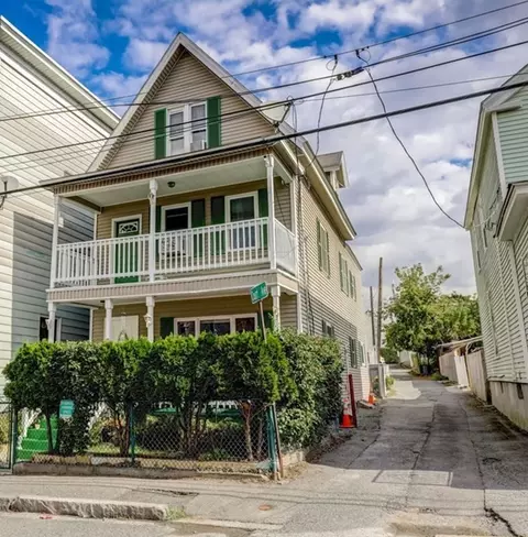 26 Linden St, Lowell, MA 01852