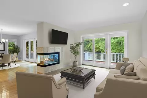 3 Court Ln, Ipswich, MA 01938
