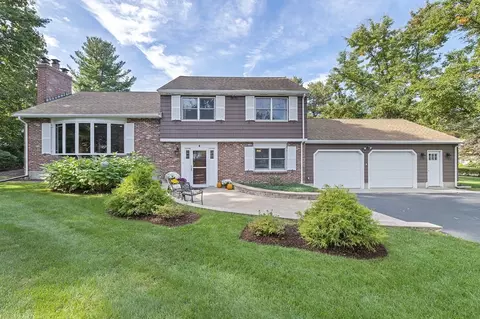 4 Ten Acres Dr, Bedford, MA 01730