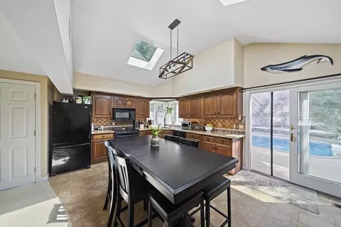 154 Jaffrey St, Weymouth, MA 02188