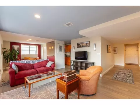 173 Oak St #501, Newton, MA 02464