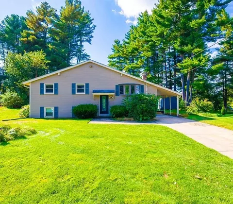 544 Coronation Dr, Franklin, MA 02038