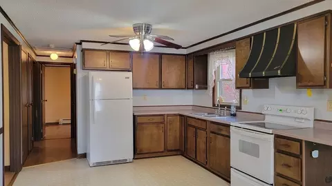 43 Warwick Ave, Athol, MA 01331 photo 3