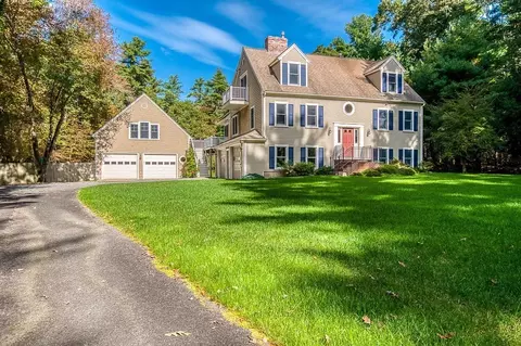 14 Stone St, Middleboro, MA 02346