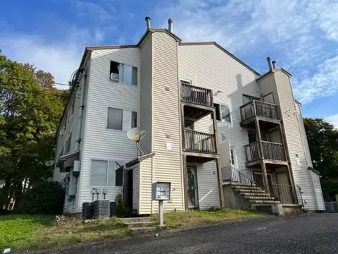 20 Powell St #5, Lowell, MA 01851