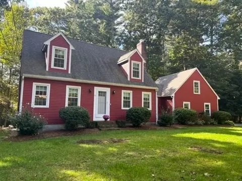12 Crowe Farm Ln, Norton, MA 02766