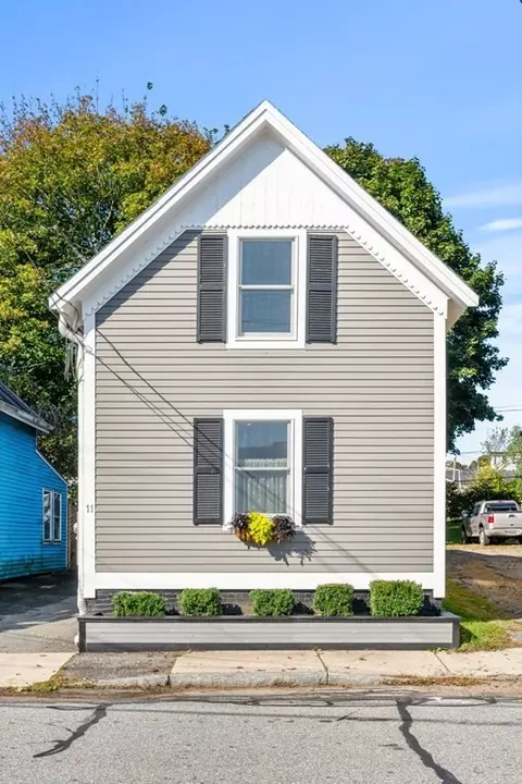 11 Estes St, Ipswich, MA 01938