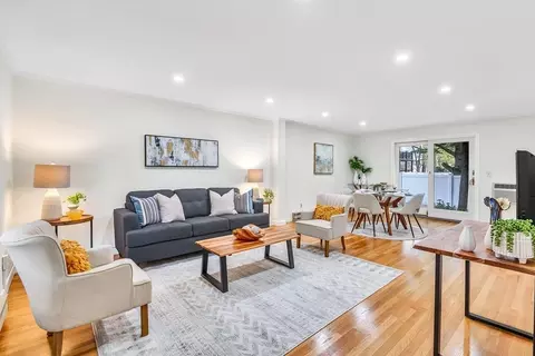 11 Town House Dr #11, Newton, MA 02460