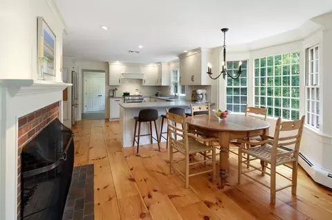 11 S Pleasant St, Hingham, MA 02043 photo 4