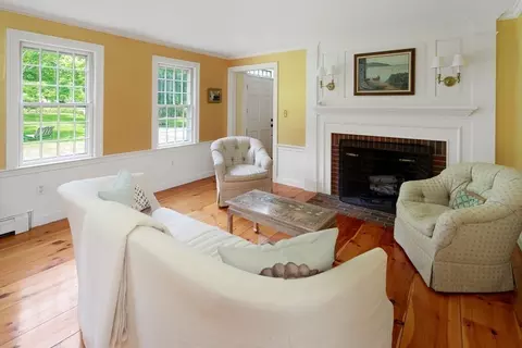 11 S Pleasant St, Hingham, MA 02043 photo 8