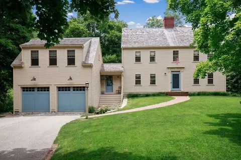 11 S Pleasant St, Hingham, MA 02043