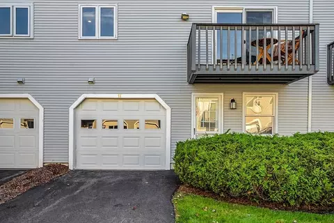 41 Villa Roma Dr #41, Tewksbury, MA 01876