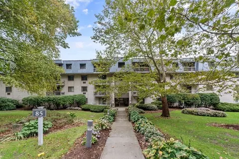 85 Commons Dr #302, Shrewsbury, MA 01545
