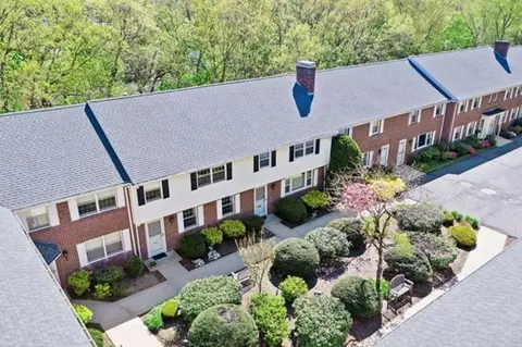 21 Westerly St #13, Wellesley, MA 02482