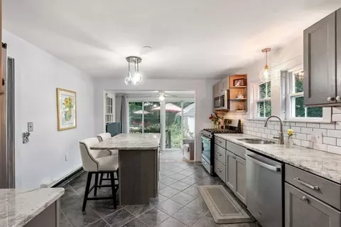 17 Centre Ln, Milton, MA 02186 photo 8
