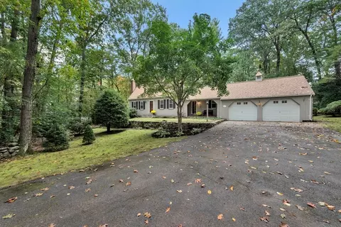 109 Brentwood Cir, North Andover, MA 01845