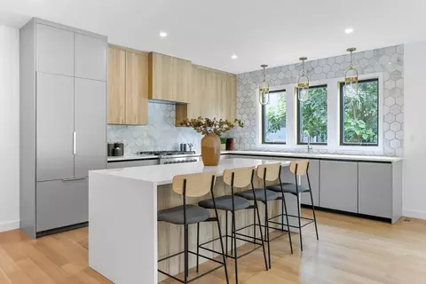 170 Pearl St #1, Newton, MA 02458
