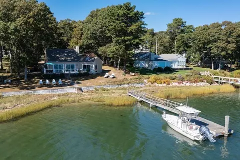 72 Captains Row, Mashpee, MA 02649 photo 4