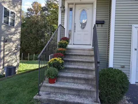 1 Ockway St # -a, Worcester, MA 01604